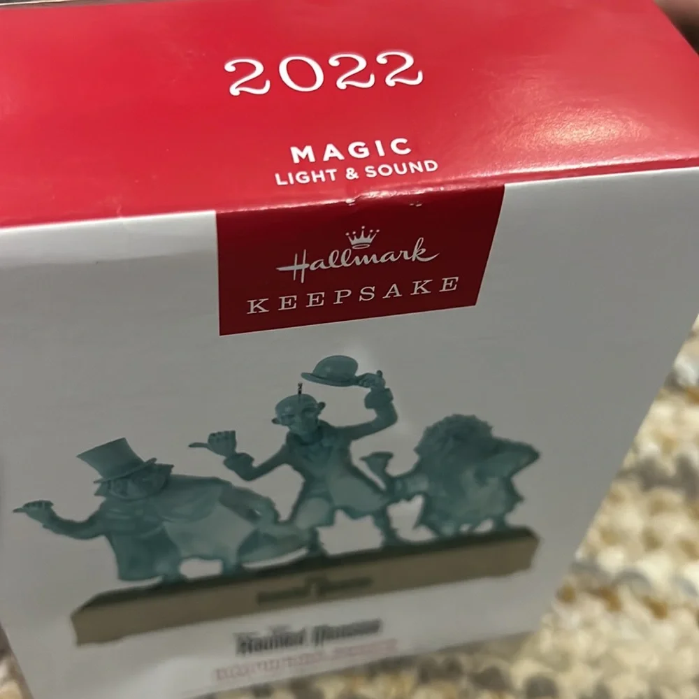 the haunted mansion hitchhiking ghost hallmark ornament - Picture 3 of 3